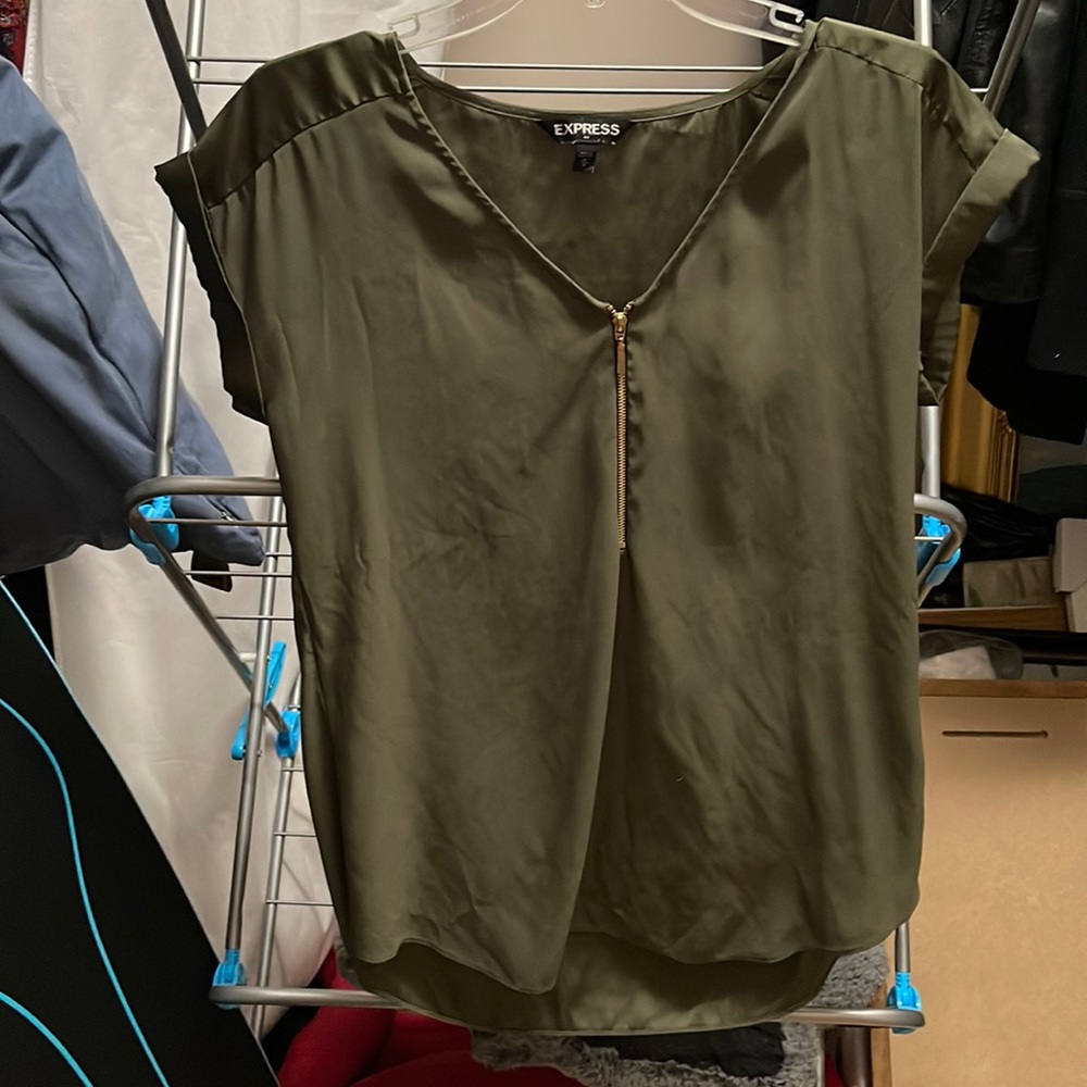Express brand short sleeve blouse. Silky feel. Half zip.